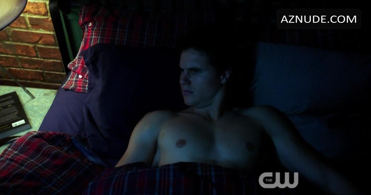 Robbie Amell Nude And Sexy Photo Collection Aznude Men