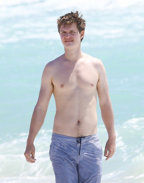 Ansel Elgort Nude And Sexy Photo Collection Aznude Men