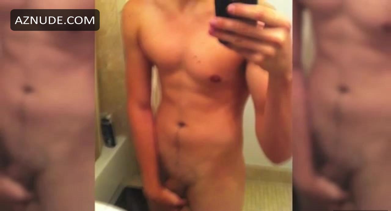 Dylan Sprouse Nude - Aznude Men-9314